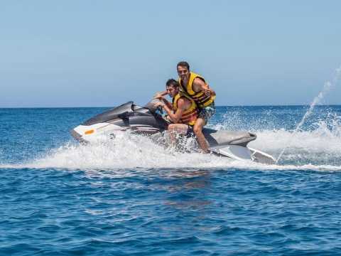 Bali: Pengalaman Watersport Jetski di Pantai Nusa Dua