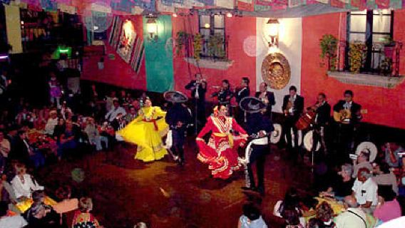 夜のガリバルディ - メキシコシティ