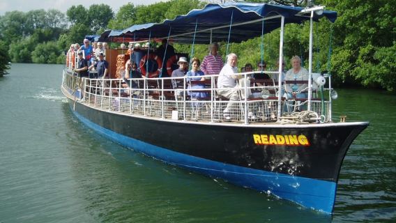 Oxford: Pelayaran Matahari Terbenam dengan Segelas Prosecco