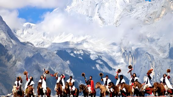 Lijiang Jade Dragon Snow Mountain, Glacier Park, and Blue Moon Valley Day Tour (Chinese-Speaking Group) with Optional Show