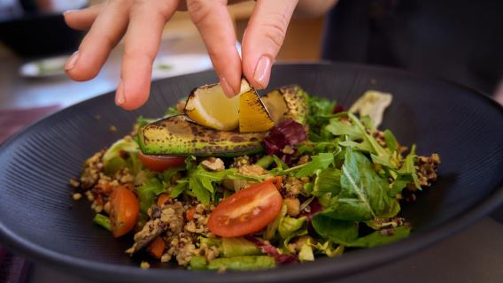 Crociera di lusso in catamarano Dia: cena con lo chef, drink e tramonto