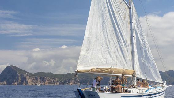 อิบิซา: เรือใบส่วนตัวพร้อมบาร์เปิดพรีเมียม อาหาร และดนตรี