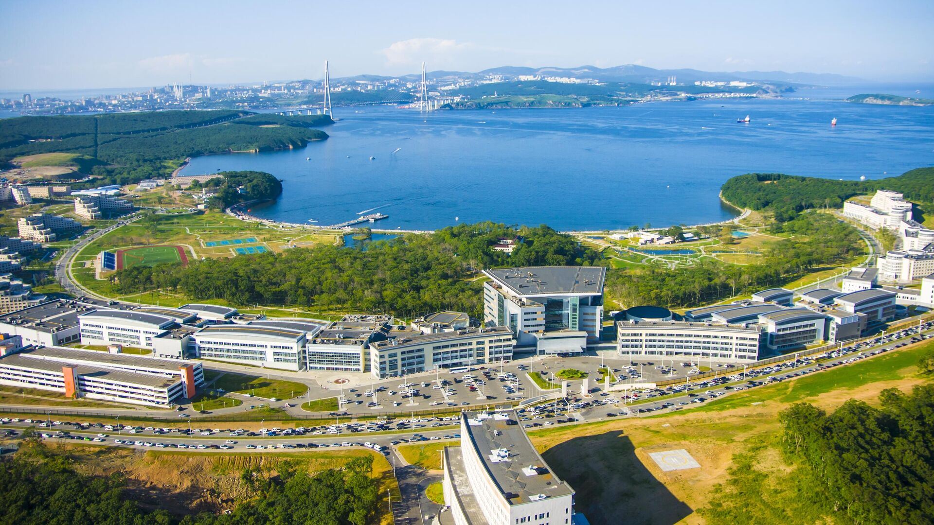 ロシア橋+連邦大学+水族館+ヴォロシーロフ砲台+トビジナ ワンデーツアー