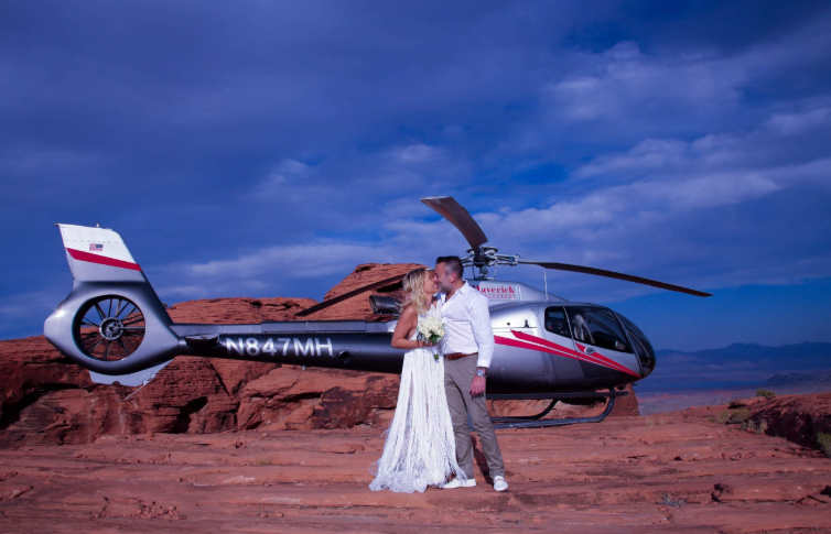 ประสบการณ์แต่งงานด้วยเฮลิคอปเตอร์ที่หุบเขาไฟเนวาดา (รวมค่าช่อดอกไม้เจ้าสาว, นักบวช, ช่างภาพ, พิธีกรงานแต่ง และค่าใช้จ่ายอื่นๆทั้งหมด)