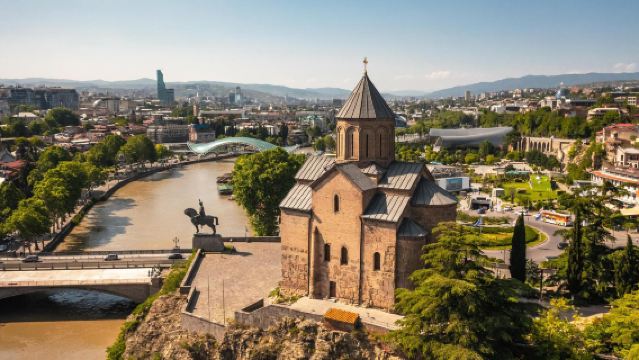 ทัวร์ 1 วันเหมารถไปมหาวิหารทรินิตีศักดิ์สิทธิ์ทบิลิซี + สะพานแห่งสันติภาพ + บ่อน้ำพุร้อนกำมะถันทบิลิซี
