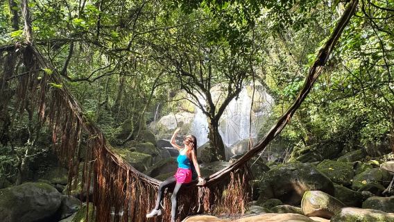 Lawatan Sehari Mendaki Dua Air Terjun + Lokasi Instagrammable Buai Viral · Air Terjun Tersembunyi Syurga Kuching