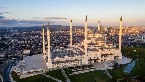 Istanbul: Full-Day European & Asian Side Tour with Bosphorus Cruise, Lunch & Transfers