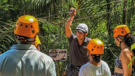 Panama City: Canopy, a ten-line adventure circuit, Gamboa