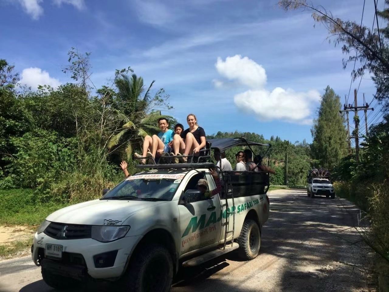 Koh Samui 4X4 off-road island adventure tour: Hin Ta Hin Yai + Na Muang waterfall 1-day tour