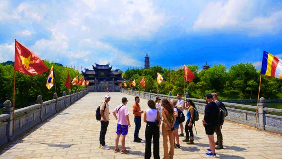 Bai Dinh – Trang An – Grotta di Mua | Opzione: Big Bus o Limousine Bus