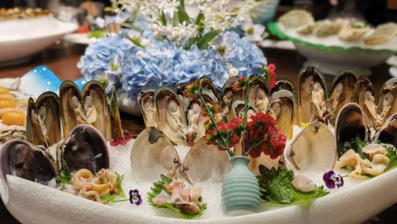 【上海遊艇租賃】上海外灘黃浦江豪華遊艇包船夜遊黃浦江120分鐘+圓桌海鮮姿造大餐+靜泊120分