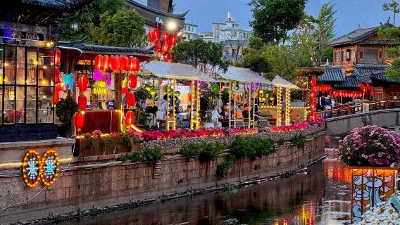 Tour di un giorno alla Gola del Salto della Tigre Superiore di Lijiang + Gola del Salto della Tigre Inferiore + Città Vecchia di Lijiang con auto a noleggio (servizio in cinese e inglese)