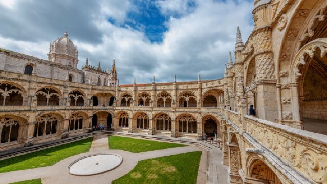 ポルトガル・ポルト往復リスボン+ジェローニモス修道院+サン・ジョルジェ城-専用車ツアー