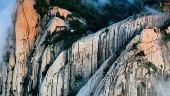 Panduan Eksklusif Gunung Huashan · Jejak Sejarah & Budaya Sehari
