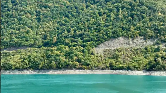 จากทบิลิซีไปยังคาซเบกิสถาน พบกับโบสถ์บนภูเขาที่ปกคลุมไปด้วยหิมะ และเช็คอินทิวทัศน์อันสวยงามเช่นเดียวกับ Lonely Planet