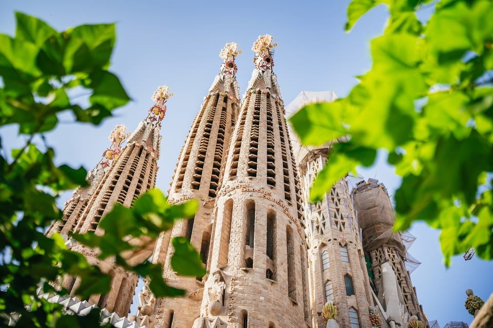 Barcelona: Sagrada Familia Skip-the-Line Entry Ticket & Tour