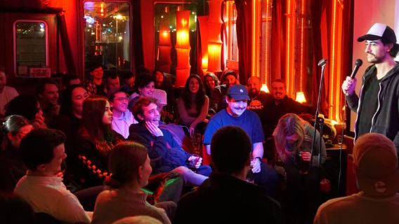 Berlijn: comedyshow met lachspree op een boot