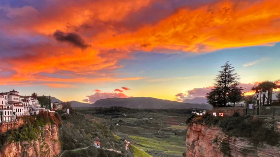 西班牙龍達新橋+鬥牛場+埃爾塔霍峽谷【中文司機/可訂多日】