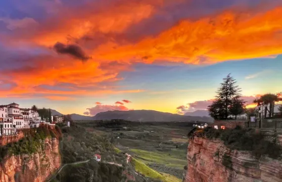 西班牙龍達新橋+鬥牛場+埃爾塔霍峽谷【中文司機/可訂多日】