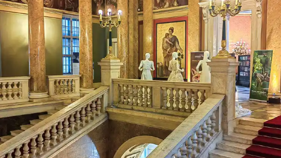 布達佩斯國家博物館+城堡文化經典包車一日遊