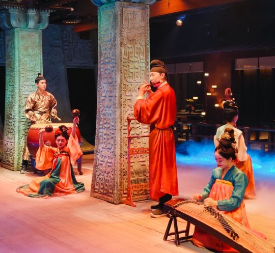 ปักกิ่ง กงเยี่ยน · ห้องส่วนตัวสำหรับงานเลี้ยงฉลองของจักรพรรดิในราชสำนักจีนโบราณแบบดื่มด่ำ (ห้องส่วนตัวสุดพิเศษ + สัมผัสประสบการณ์จักรพรรดิแบบดื่มด่ำที่จำลองขึ้นมา + ปลดล็อกประสบการณ์อันทรงเกียรติระดับจักรพรรดิ)