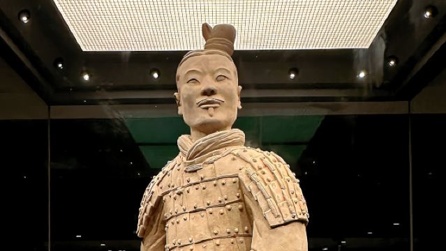 Privater Tagesausflug in Xi'an: Mausoleum Qin Shihuangdis, Kaisergrab Qin & Terrakotta-Figurenherstellung