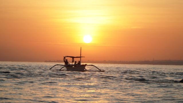 ทัวร์ส่วนตัวชมโลมาเวลาพระอาทิตย์ขึ้นที่บาหลี