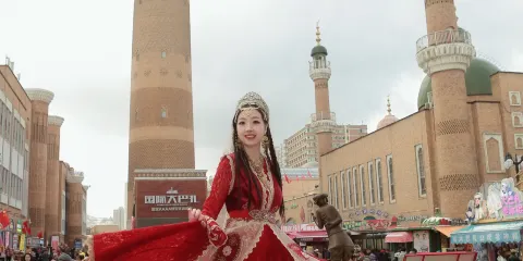 烏魯木齊:個人寫真求婚約拍領證跟拍生日攝影化妝服裝/翻譯英文