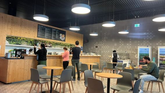 Bono de uso para la sala VIP del Aeropuerto de Lisboa (LIS) | Sala VIP de conexión para descanso nocturno, trabajo, comidas y ducha | Sin restricción de clase de cabina
