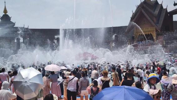 Tiket Pakej Taman Etnik Dai Xishuangbanna / Tiket Pakej Pengalaman Percikan Air / Tempat Duduk VIP & SVIP Tingkat Dua
