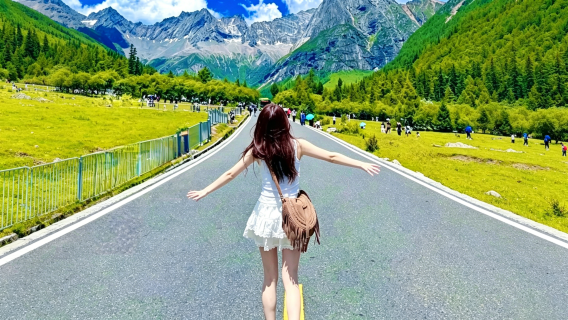Tagesausflug nach Chengdu + Shuangqiao-Tal im Siguniang-Gebirge | Kostenlose Abholung vom Hotel | Privattour mit Charterfahrt in Sichuan