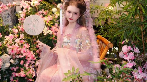 Shanghai Yu Garden Hanfu photo shoot experience (Hanfu rental + exquisite makeup and styling + outdoor photography session with a professional photographer)