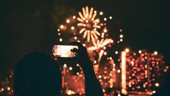 Honolulu: 1-Hour Friday Night Fireworks Cruise with Drinks