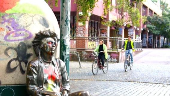 Berlin: Experience the Alternative Kreuzberg on a Bike Tour