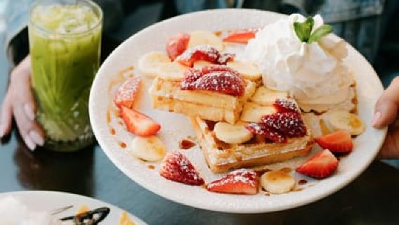 Warsaw: Breakfast at Hard Rock Cafe