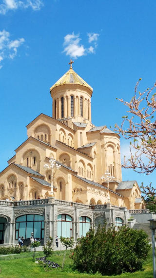 Tbilisi Holy Trinity Cathedral + Mother of Kartli private charter tour
