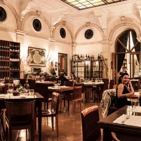 Food and Wine Guided Pairing Dinner near the Pantheon in a Unique Venue