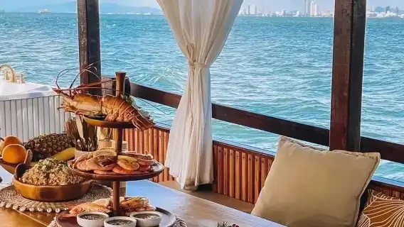 芭堤雅復古長尾船包船出海【豐盛海鮮餐|浮潛海釣|半日/一日遊