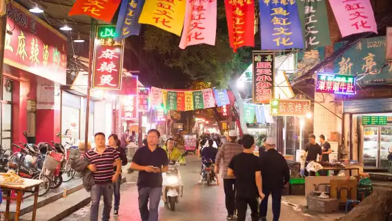 Eatwith-西安-西安嘟嘟車夜間美食之旅