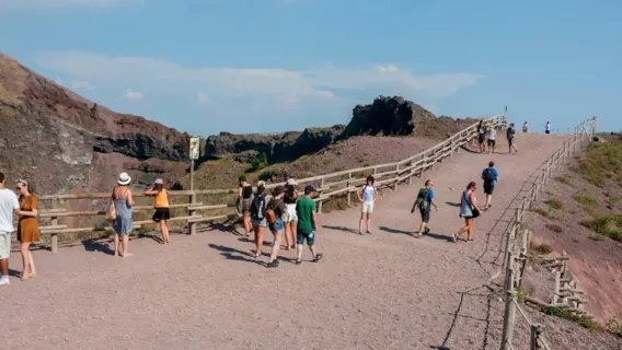 Mount Vesuvius: Köfri biljett + Tur- och returresa från Neapel via Vesuvio Express