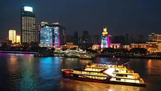 ไนท์ทัวร์เซียะเหมิน: ล่องเรือสำราญสุดหรู Lujiang Yujian 66 ยามค่ำคืน (บุฟเฟต์อาหารหมิ่นเลือกได้)