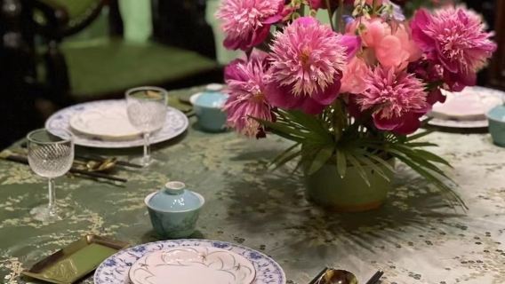 Eatwith Shared Moments - Shanghai - Enjoy authentic homemade Hunan cuisine at the home of an antique-loving florist