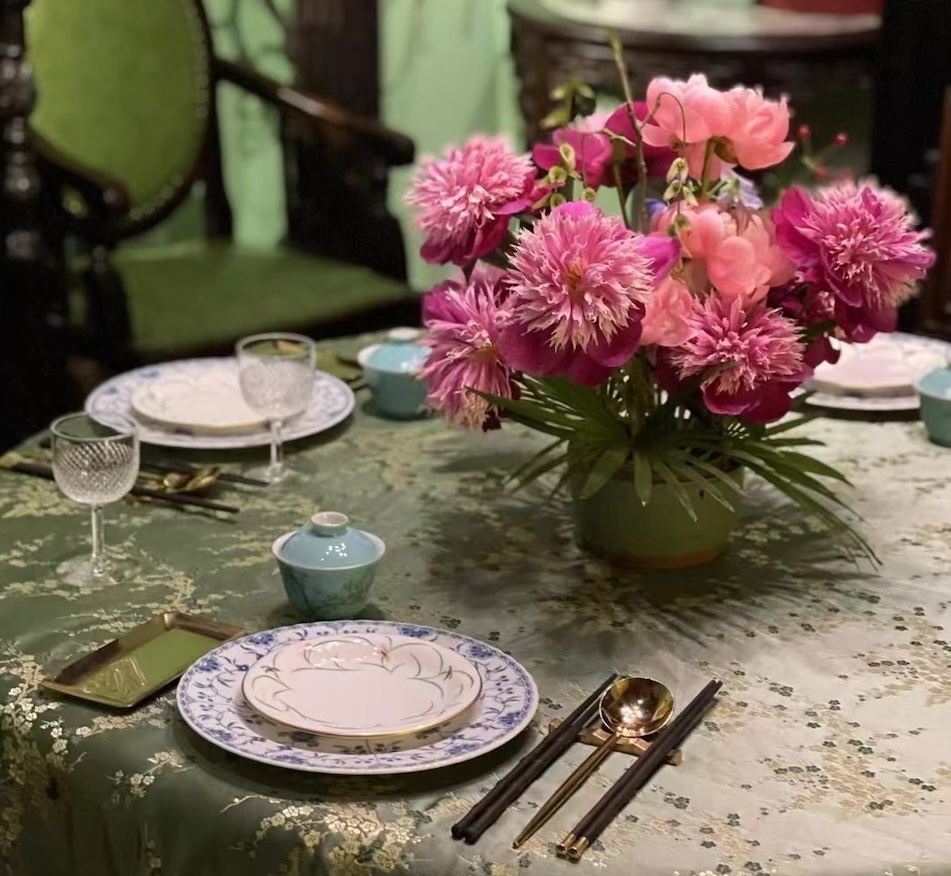 Eatwith Momentos para compartir - Shanghái - Disfruta de auténtica comida casera de Hunan en la casa de una florista apasionada por las antigüedades