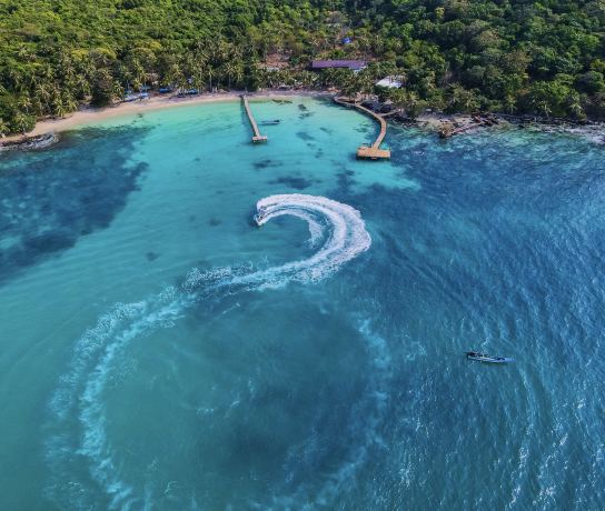 Скоростной катер (поездка на каноэ): тур по 3 островам на скоростном катере — остров Сыонг (или остров Буом) – остров Гам Ги.