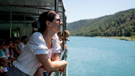 Da Spalato: tour delle cascate di Krka con crociera in barca e nuoto