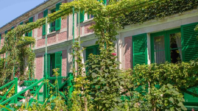 Monet's Garden in Giverny: Half-Day Audio-Guided Tour from Paris