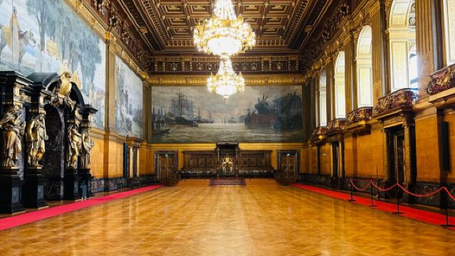 德國漢堡*市政廳*倉庫城*易北愛樂音樂廳*聖米迦勒教堂一日遊