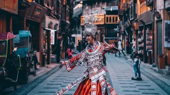 Guizhou Province - Guiyang, Xingyi, Libo, Maotai, Zunyi | Chinese/English Guides (For other languages, please contact customer support) | Exhibition Interpretation | Business Inspection Interpretation | Private Charter for Travel