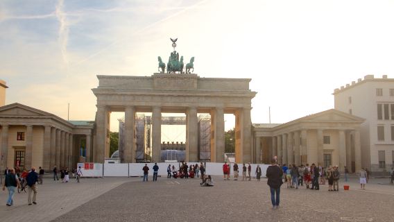 Jerman Berlin: Bangunan Reichstag + Tembok Berlin + Pulau Muzium dengan Sewaan Peribadi Bahasa Cina [Sesuaikan Perjalanan]