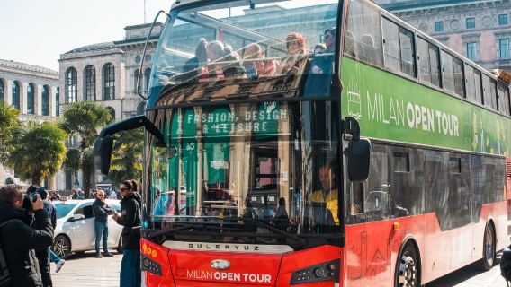 ทัวร์รถบัสเปิดประทุนแบบขึ้นลงได้ตามใจในเมืองมิลาน (Milan Open Tour Hop-On Hop-Off)